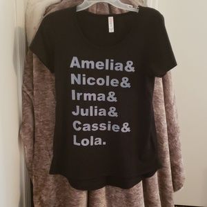 Lularoe Classic Tee size XS, hard to find design